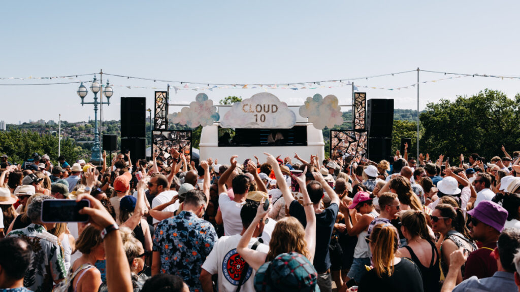 Cloud 10 stage – Photo by Sophie Harbinson